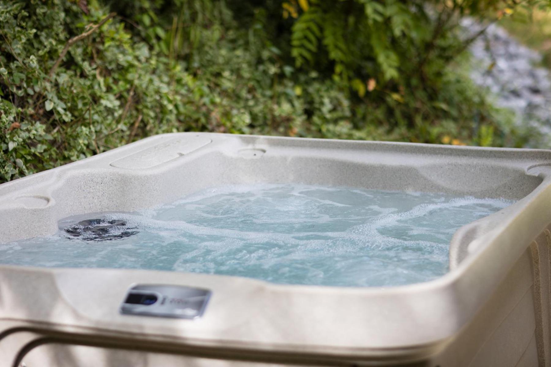 Bear Clubhouse Hot Tub, 1Mile From The Parkway, 900 In Free Tickets! Pigeon Forge Exterior foto