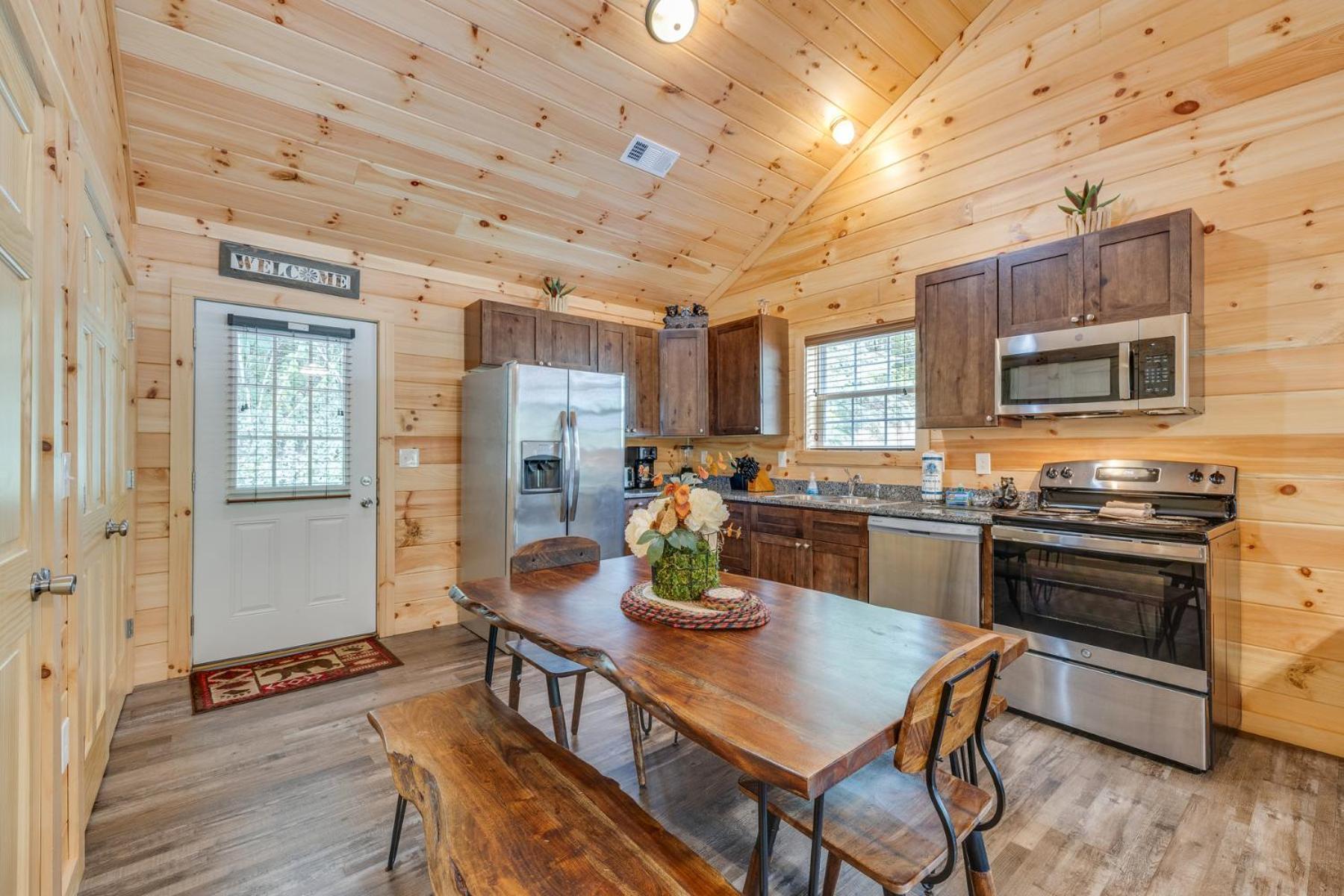 Bear Clubhouse Hot Tub, 1Mile From The Parkway, 900 In Free Tickets! Pigeon Forge Exterior foto