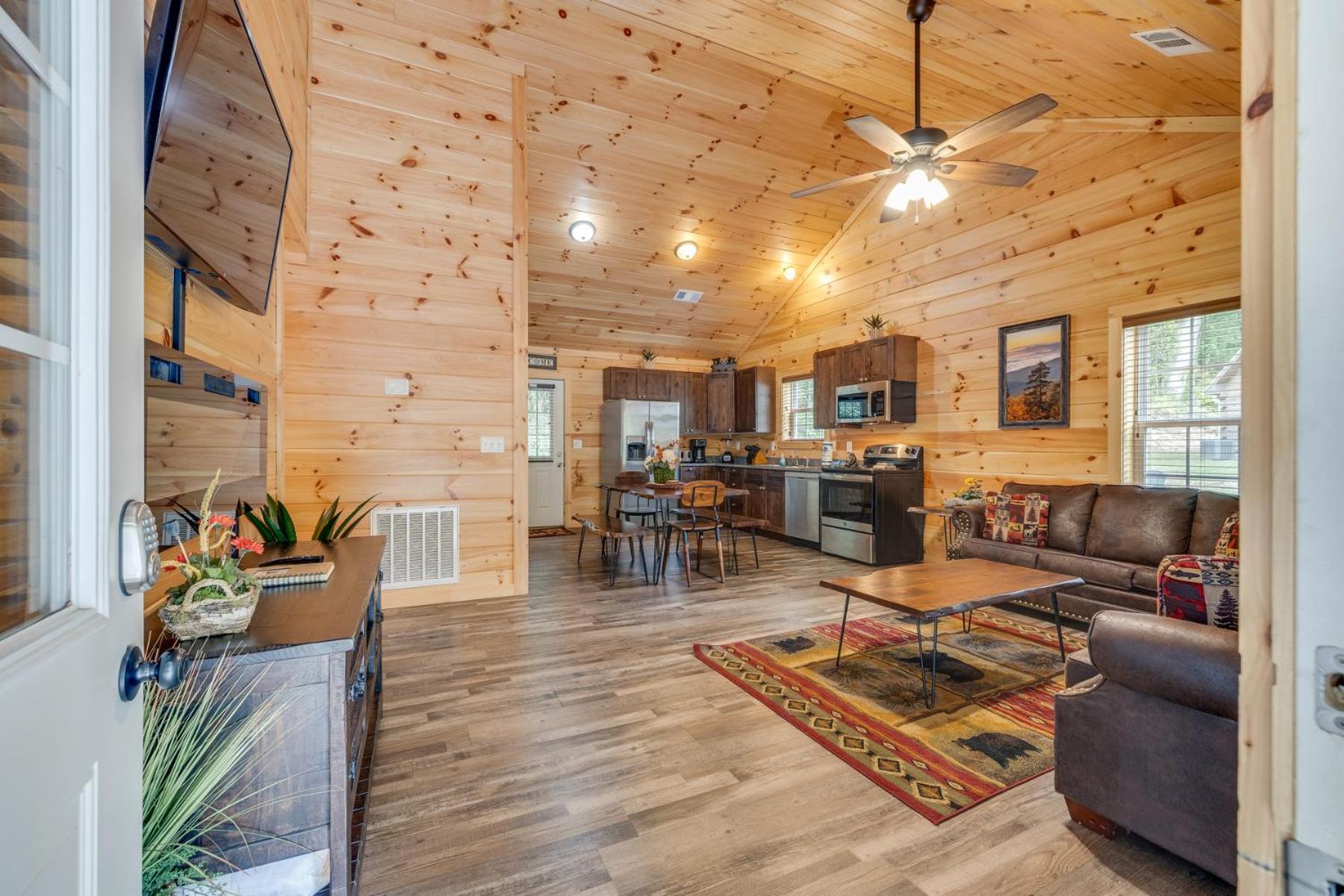 Bear Clubhouse Hot Tub, 1Mile From The Parkway, 900 In Free Tickets! Pigeon Forge Exterior foto