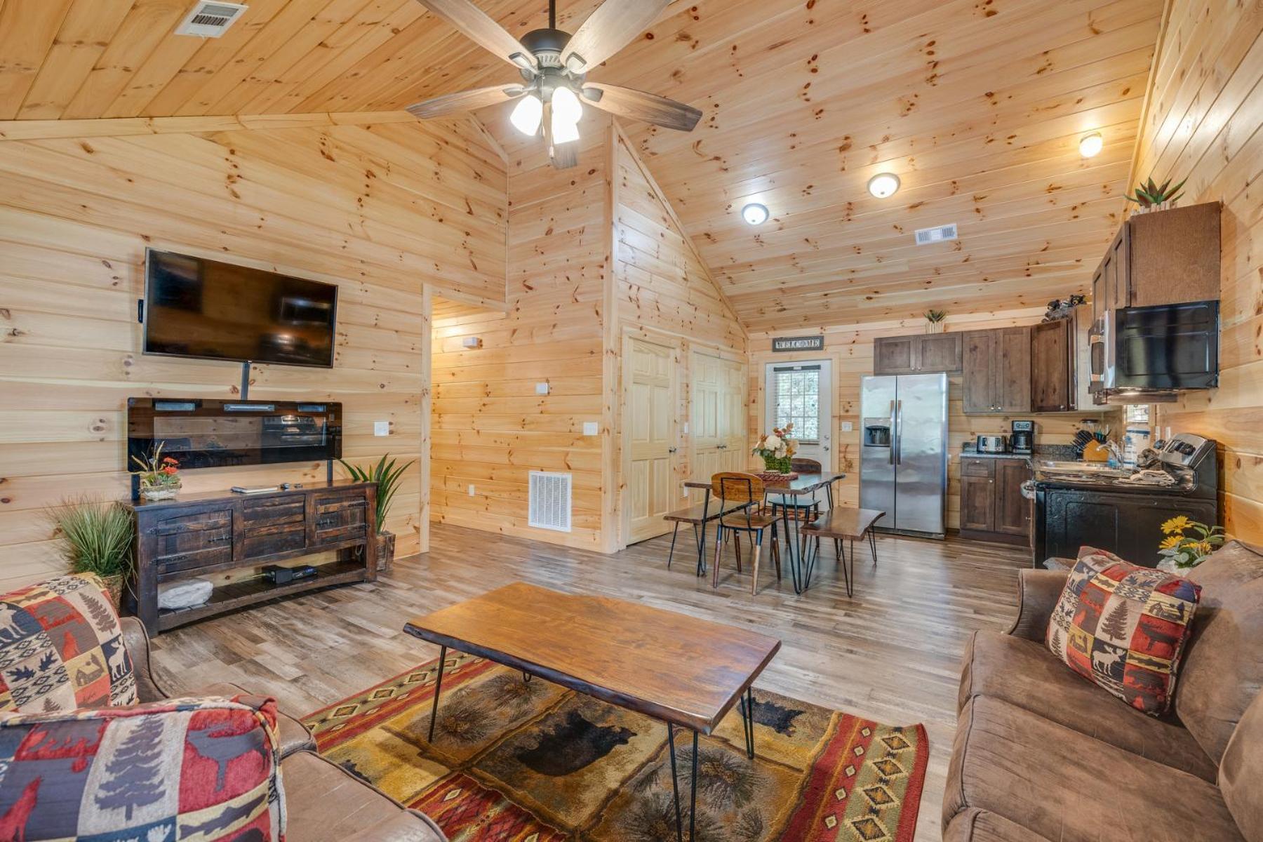 Bear Clubhouse Hot Tub, 1Mile From The Parkway, 900 In Free Tickets! Pigeon Forge Exterior foto