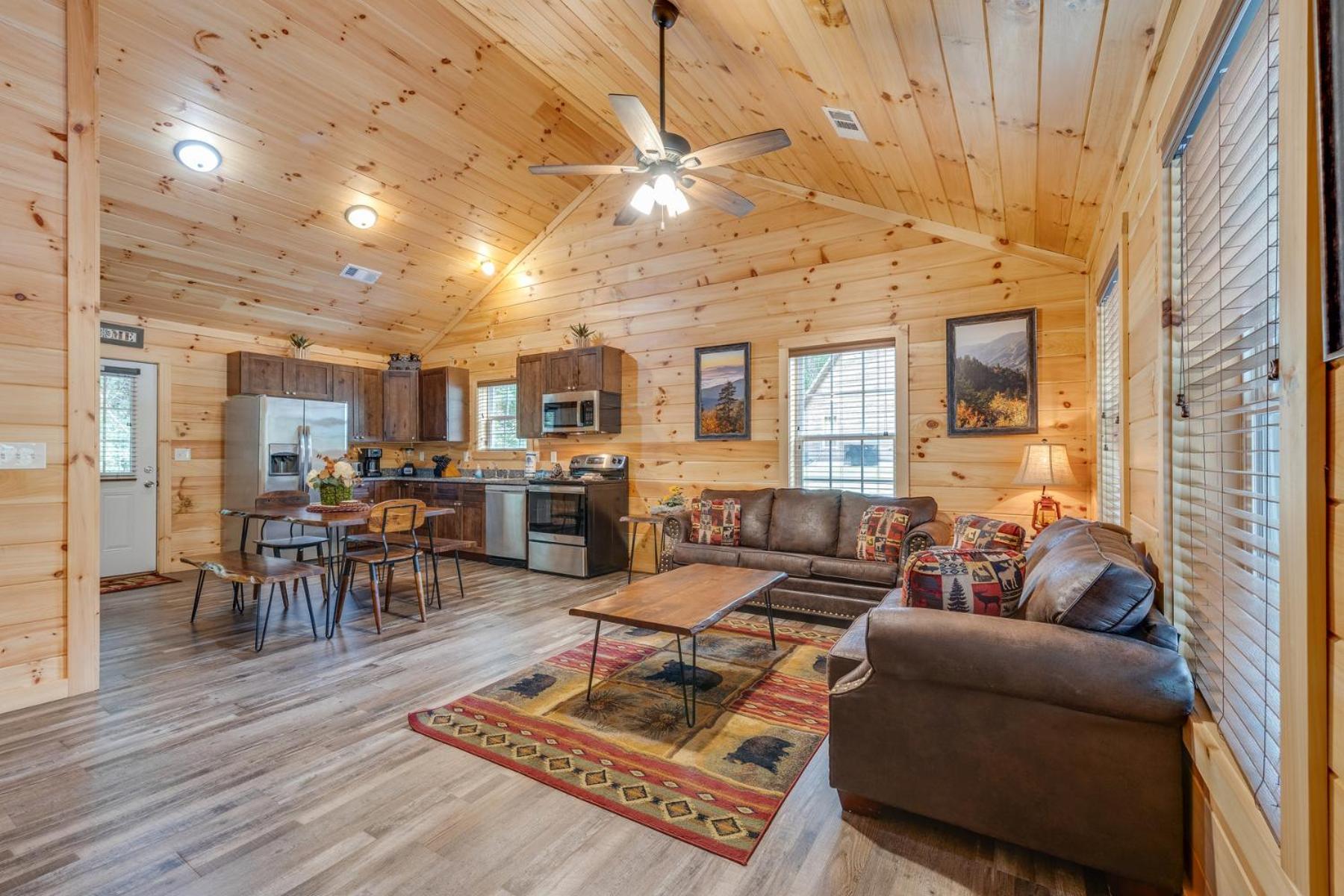 Bear Clubhouse Hot Tub, 1Mile From The Parkway, 900 In Free Tickets! Pigeon Forge Exterior foto